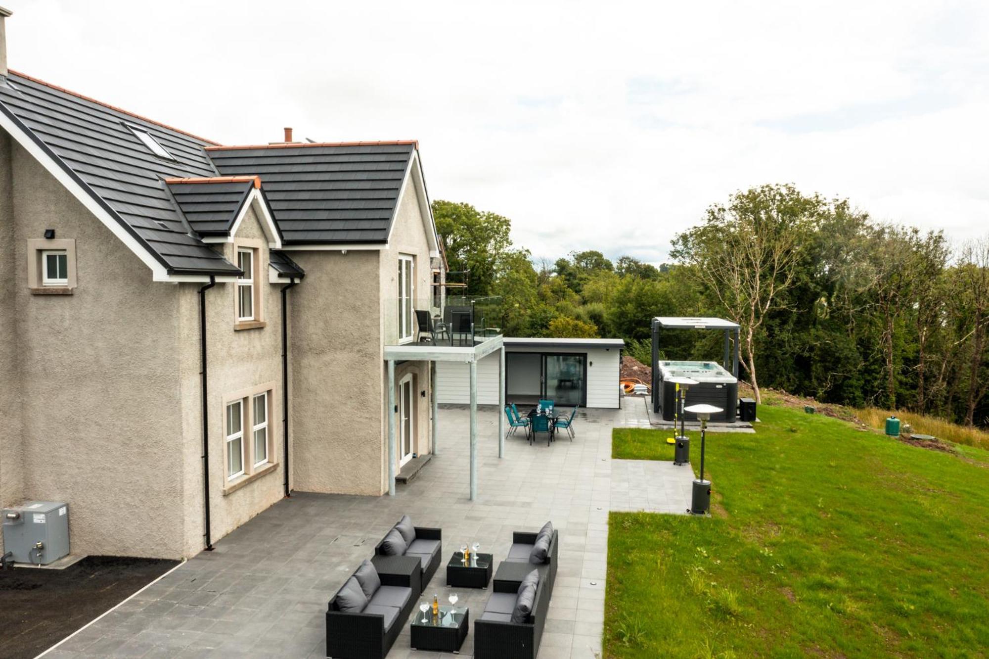 Escape Ordinary At Lily'S Pad Villa Enniskillen Exterior photo